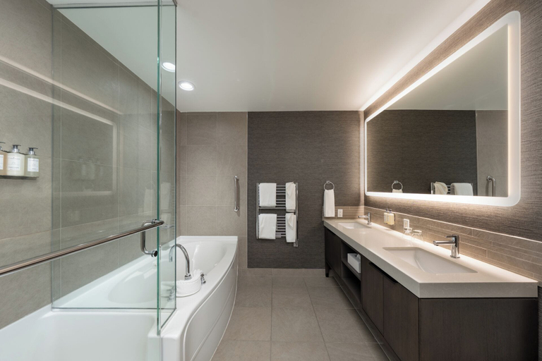 Bathroom 4, The Sidney Pier Hotel, Capital