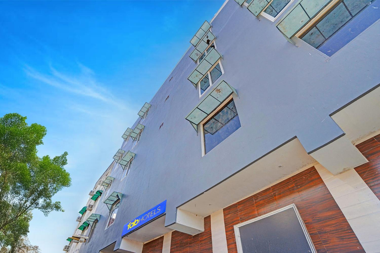 Entrance 5, FabHotel The Red Carpet, Gautam Buddha Nagar