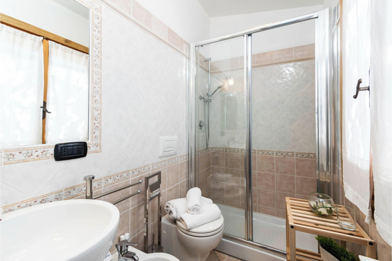 Bathroom 4, Gli Allori, Olbia-Tempio