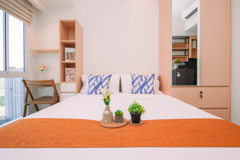 Bedroom 5, Comfort Minimalist Studio at Apartment Tokyo Riverside PIK 2 By Travelio, Tangerang