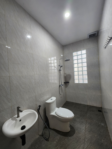 Bathroom 3, PW Villas, Malang