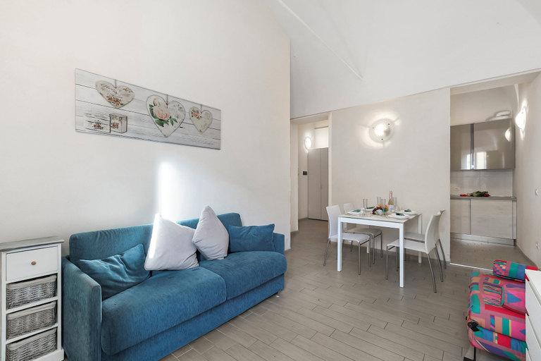 Living area 2, Garibaldi - Loano Centre Apartment for 4, Savona