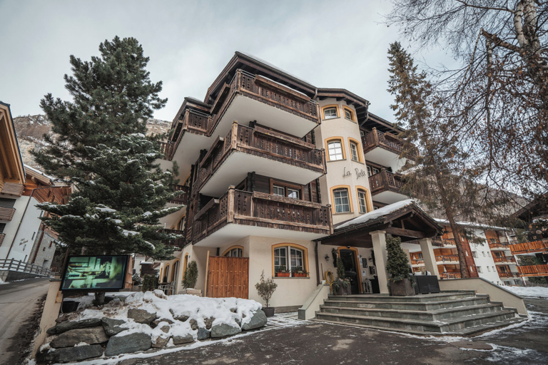 Exterior & Views 2, LaPerle Apartments & Spa Access at Alpen Resort, Visp