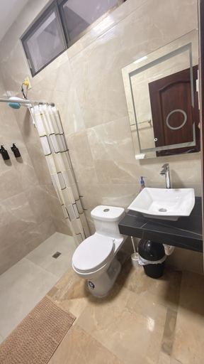 Bathroom 4, NCG Suite 1, Guayaquil