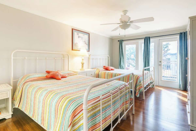 Room 3, Cozy 2 bed 2 Bath Condo at the Beachside Ocean Club Villas, Harrison