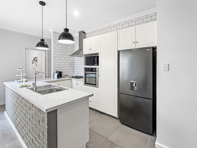 Kitchen 4, Bright 3-Bed House with Garage Parking, Perth