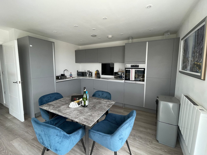 Room 3, Stylish Penthouse- Guests Favourite Just Amazing, London