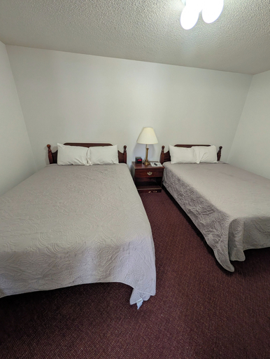 Room 5, Auburn Inn South, Nemaha