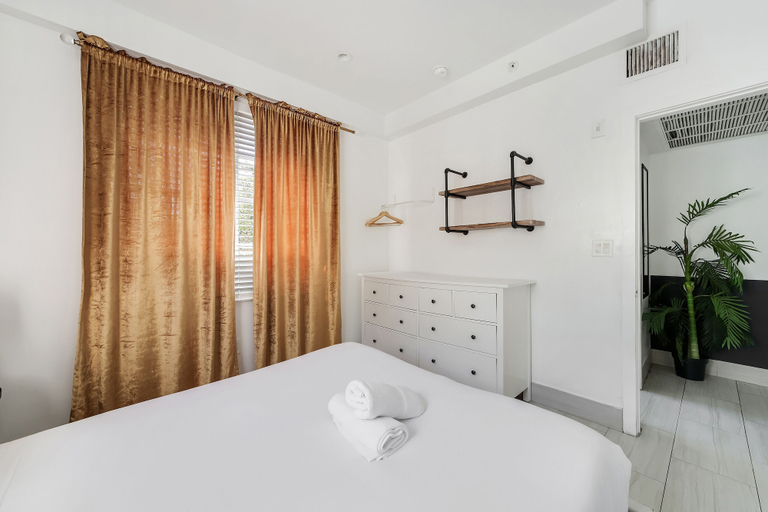 Room 3, Drexel Apts by At Mine Hospitality, Miami-Dade