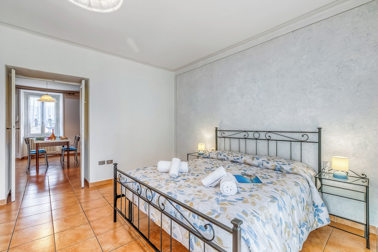 Room 5, Bee Apartment: Luino Lakeside With Outdoor Dining, Varese