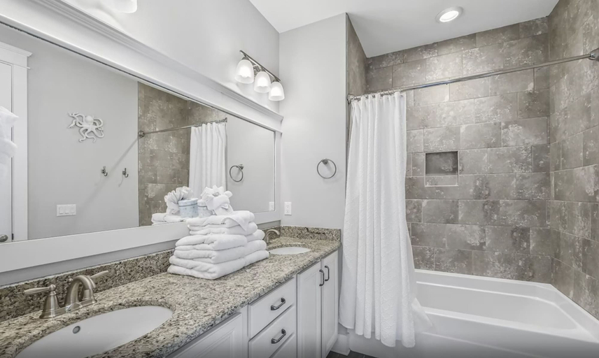 Bathroom 4, Barefoot Blessing, Walton