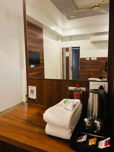 Bedroom 2, VELAVAN HERITAGE INN, Tiruppur