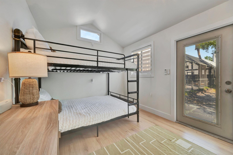 Room 5, Private Pool 3BR Sleeps 10 and Private Studio, Sarasota