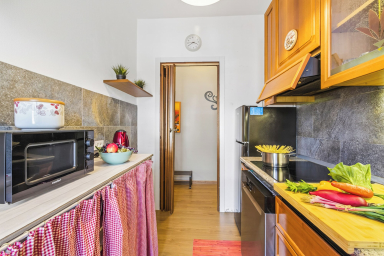 Private kitchen 4, Casa Mirella Quiet 2BR With View, Balcony and AC, Novara
