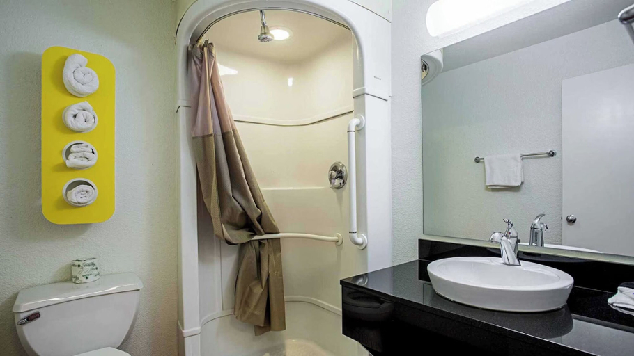 Bathroom 4, Motel 6 Prescott, AZ, Yavapai