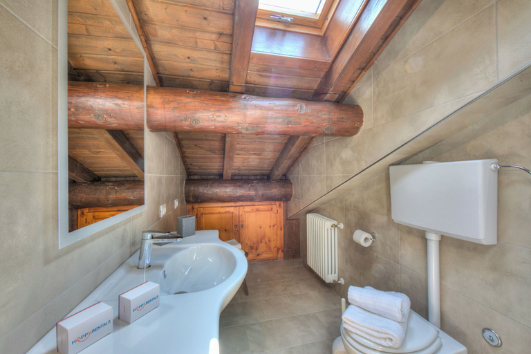 Bathroom 2, Arianna, Sondrio