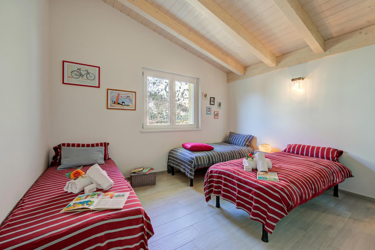 Room 5, Mirabelle - Apartment with Terrace & Views - Happy Rentals, Trento