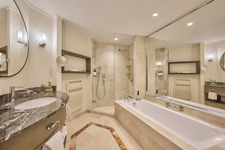 Bathroom 5, Hyatt Regency Belgrade, Belgrade
