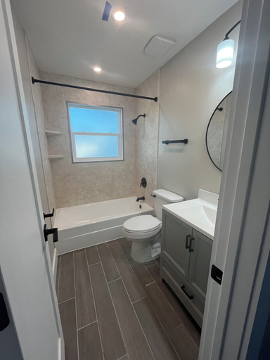 Bathroom, The Nile, Lee