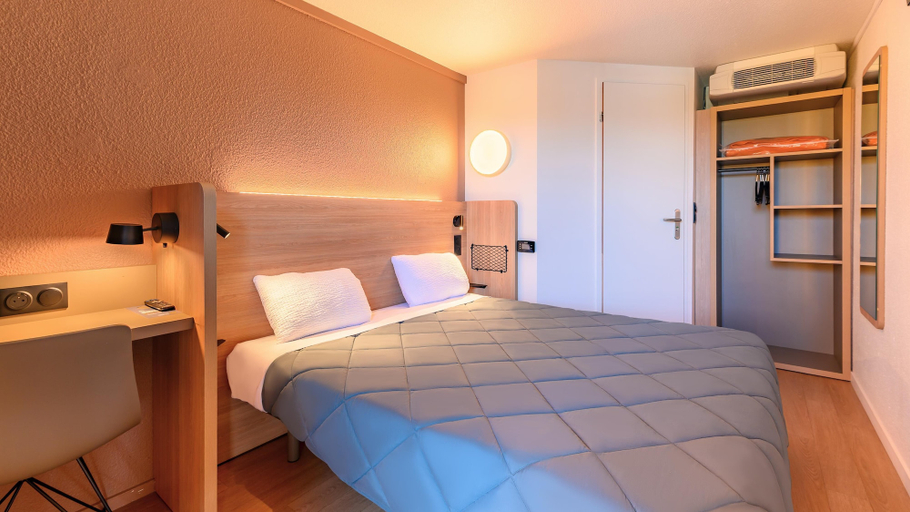 Bedroom 4, Première Classe Versailles - St Cyr l'Ecole, Yvelines