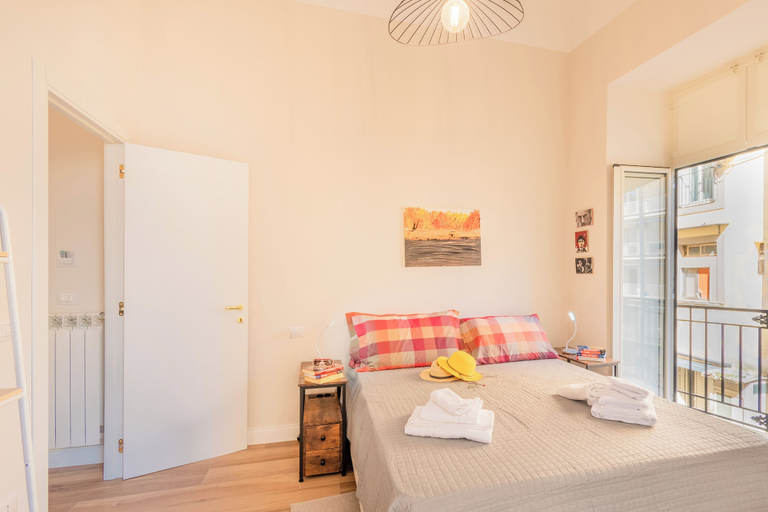 Bedroom 4, Miss Ren's Home, Napoli