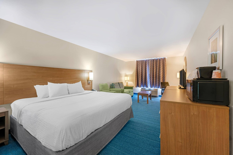Bedroom 3, Sleep Inn & Suites Altoona North, Blair
