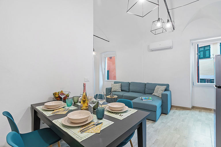 Dining 3, Saro House, Centre Apartment for 6, Imperia