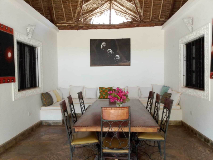 Dining 5, karibuni villa 83 n 84, Magarini