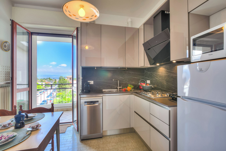 Private kitchen 5, Casa Ferrari Lake View in Desenzano, Brescia