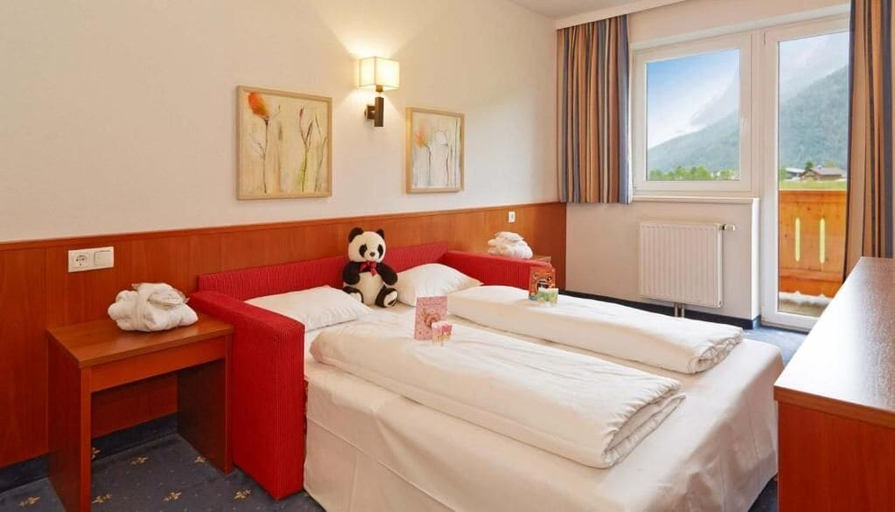Bedroom 3, KUHOTEL Steinplatte, Trademark Collection by Wyndham, Kitzbühel