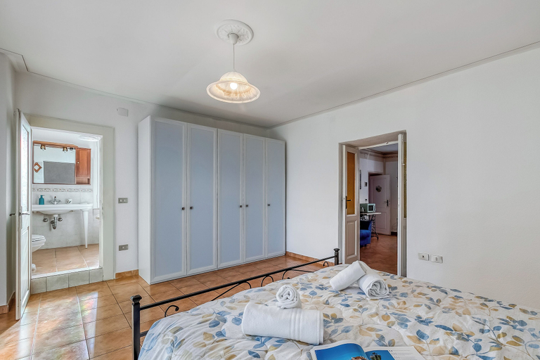 Room 2, Bee Apartment: Luino Lakeside With Outdoor Dining, Varese