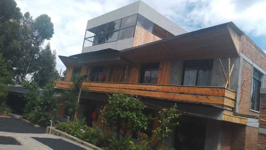 Exterior 2, PALENQUE VOLCANOES, Musanze