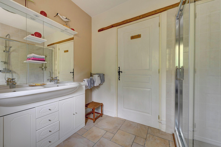 Bathroom 4, Le clos du verger, Dordogne