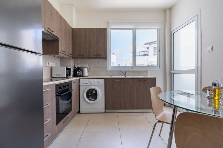 Private kitchen, 2BR Apt Near Larnaca Beach & Center, Larnaca