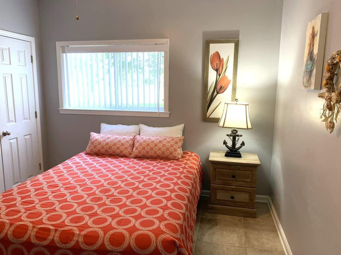 Room 5, 146 Beau Clair - Beachside Townhome With Pool in Long Beach, Harrison