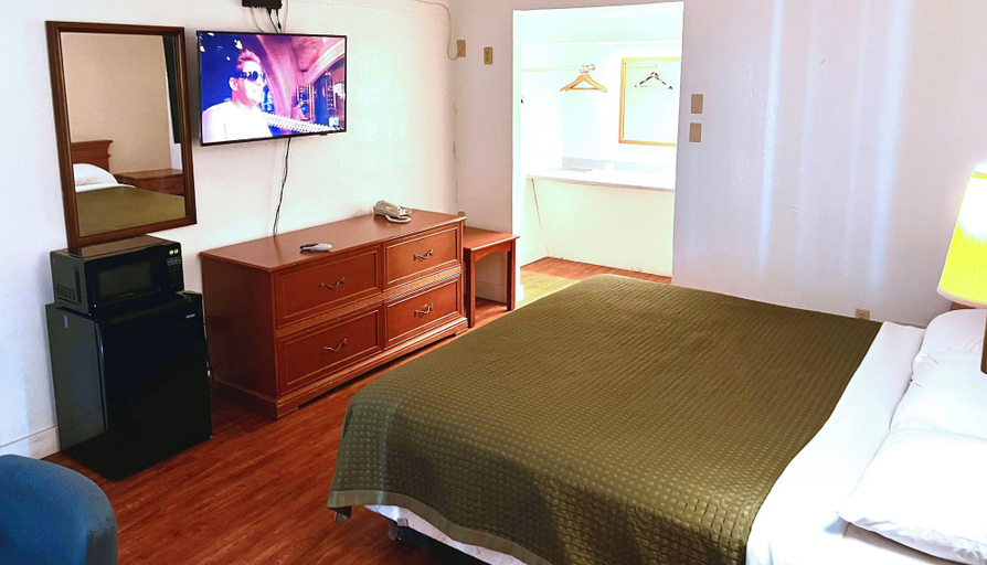 Bedroom 4, Thunderbird Motel Hillsboro, Hill