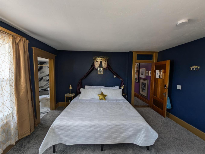 Bedroom 3, The Queen Hotel- Downtown Luxury, Door