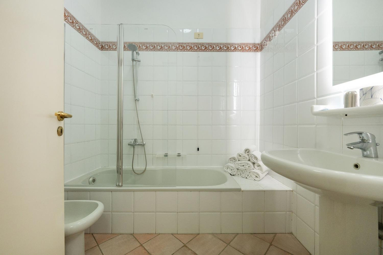 Bathroom 5, Hotel Residence San Angelo, Napoli