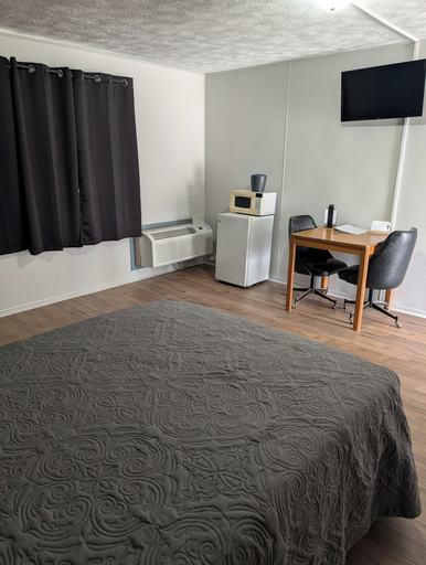 Room 4, Auburn Inn South, Nemaha