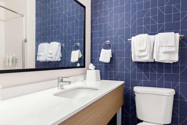 Bathroom 4, Spark by Hilton Springfield Southwest, Sangamon