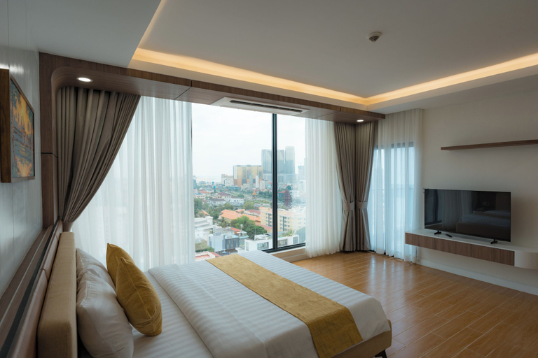 Room 5, Champs Elysees Hotel & Suites, Phnom Penh