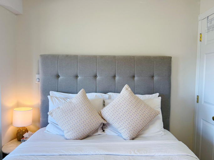 Bedroom 2, Lee's Ocean Peek B & B, Queens