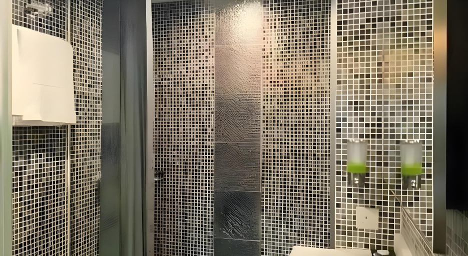 Bathroom 3, J Link Hotel, Hong Kong Island