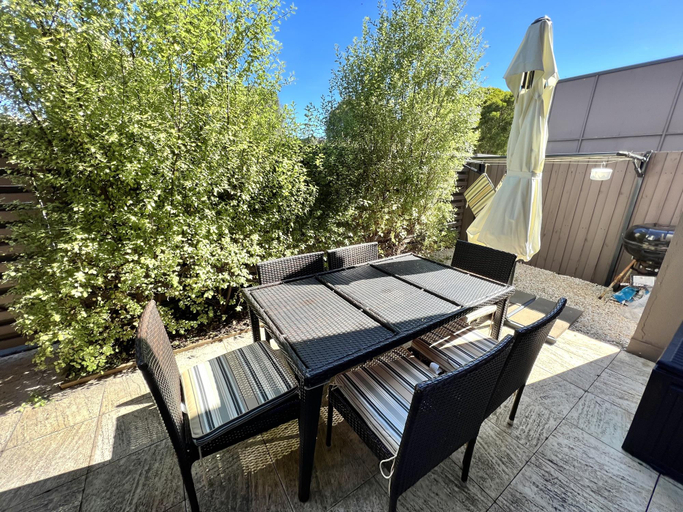 Exterior view 4, Spacious 2-Bed Townhouse Near Torquay Beach, Surf Coast - East