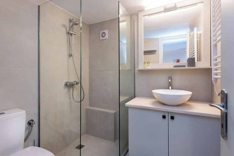 Bathroom 5, Balaris Apartments, Ionian Islands