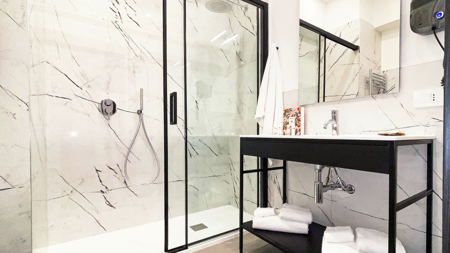 Bathroom 4, Suiteincenter Rooms, Palermo