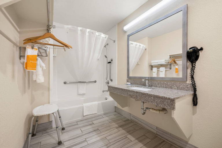Bathroom 3, Clarion Pointe Athens I-65, Limestone
