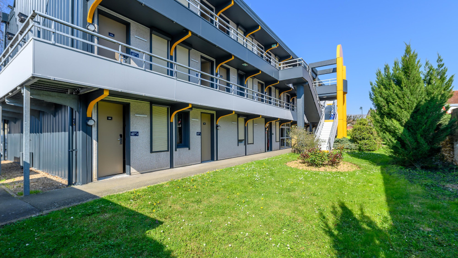 Exterior & Views 2, Première Classe Versailles - St Cyr l'Ecole, Yvelines