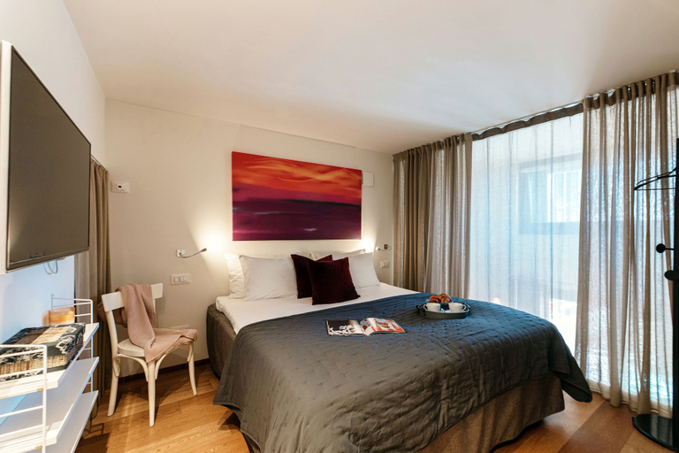 Room 5, Casetta Monti, Como