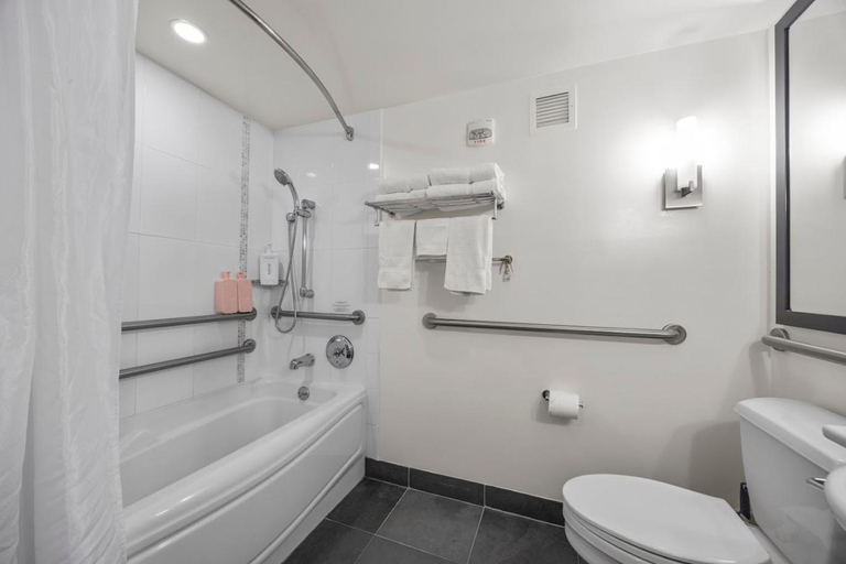 Bathroom 4, Ala Moana Hotel _ Ocean view with balcony, Honolulu